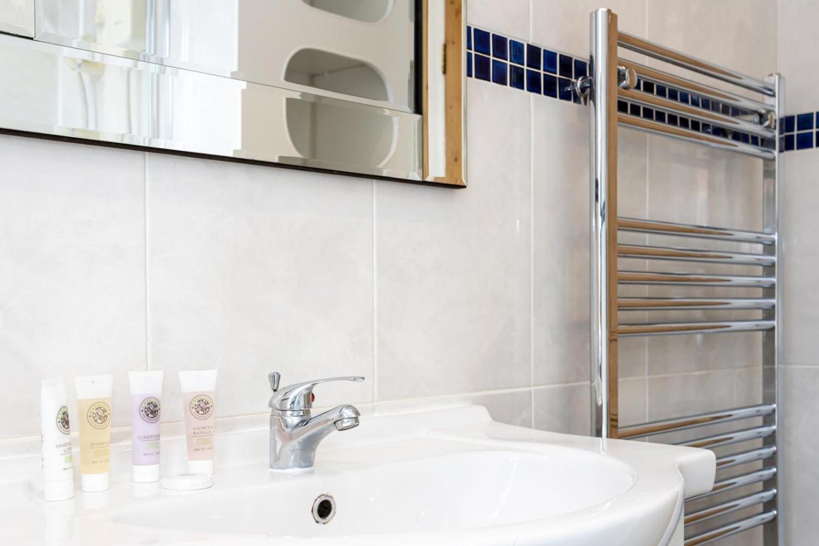 Guestready - Enchanting Life In Gorse Hill Manchester Bagian luar foto